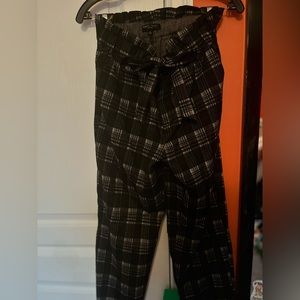 Romeo & Juliet black & white plaid pants (size M)